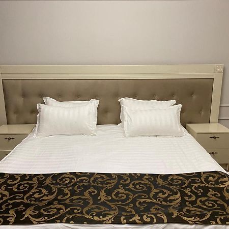 Gold Boutique Hotel Алма Ата Екстериор снимка
