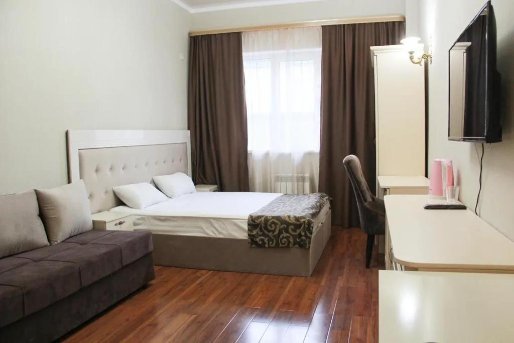 Gold Boutique Hotel Алма Ата Екстериор снимка