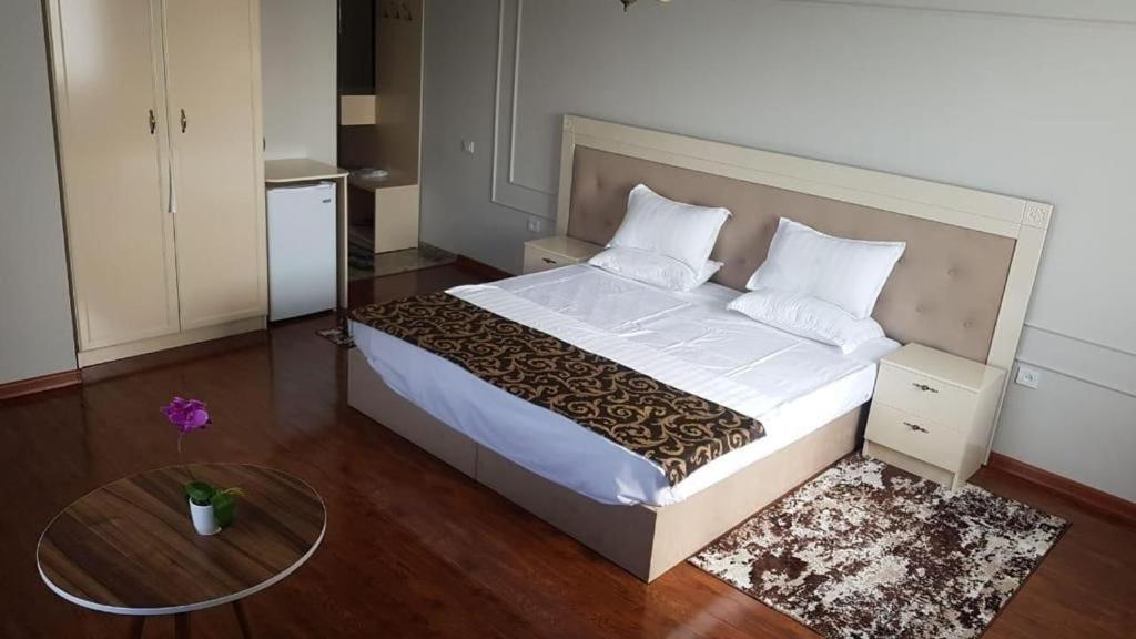 Gold Boutique Hotel Алма Ата Екстериор снимка