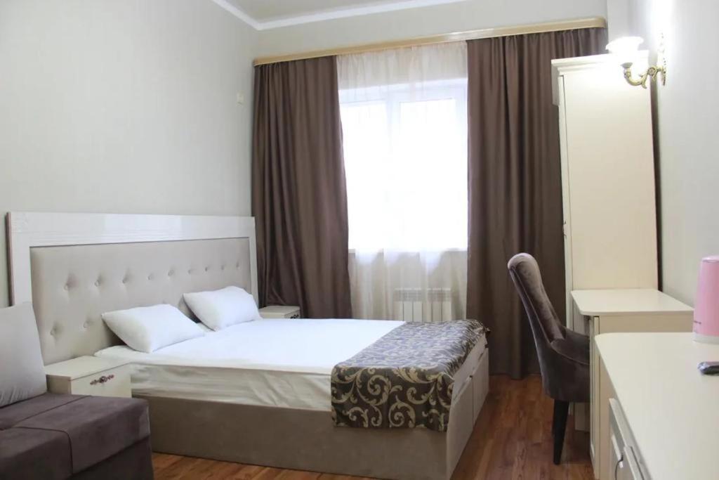 Gold Boutique Hotel Алма Ата Екстериор снимка