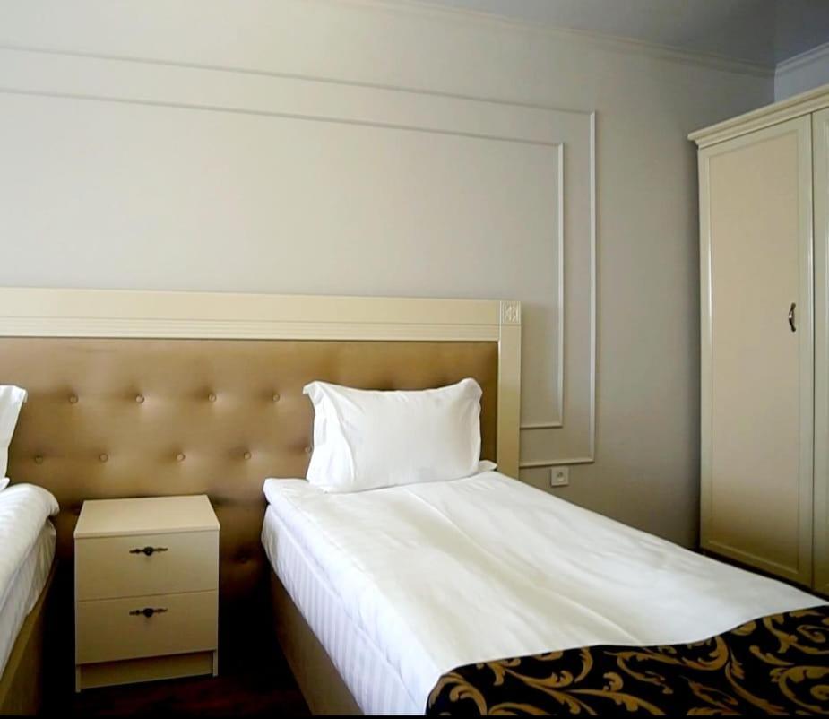 Gold Boutique Hotel Алма Ата Екстериор снимка