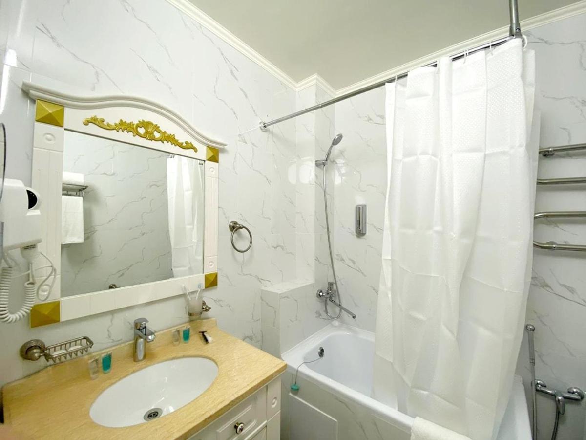 Gold Boutique Hotel Алма Ата Екстериор снимка