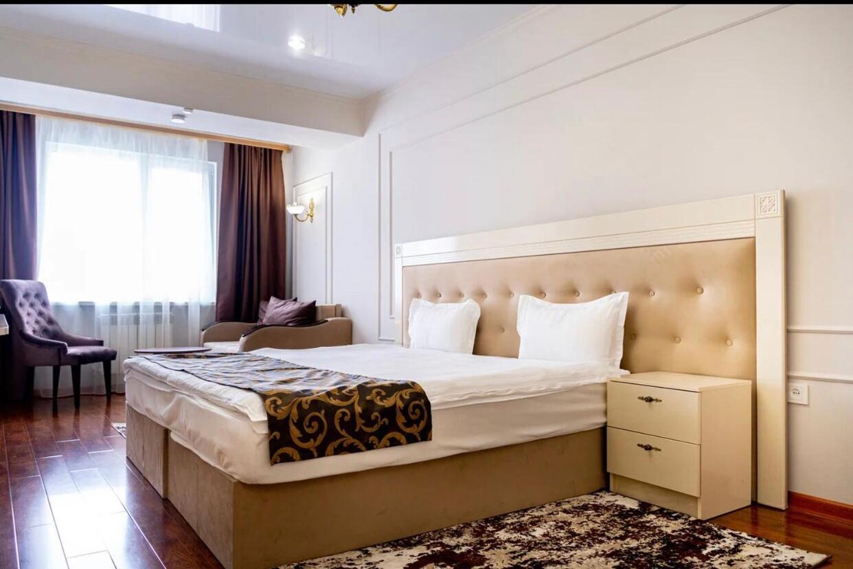 Gold Boutique Hotel Алма Ата Екстериор снимка
