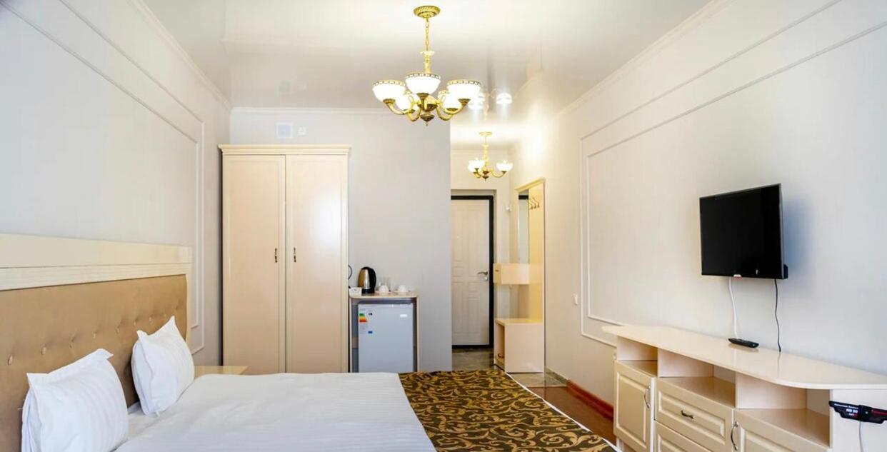 Gold Boutique Hotel Алма Ата Екстериор снимка